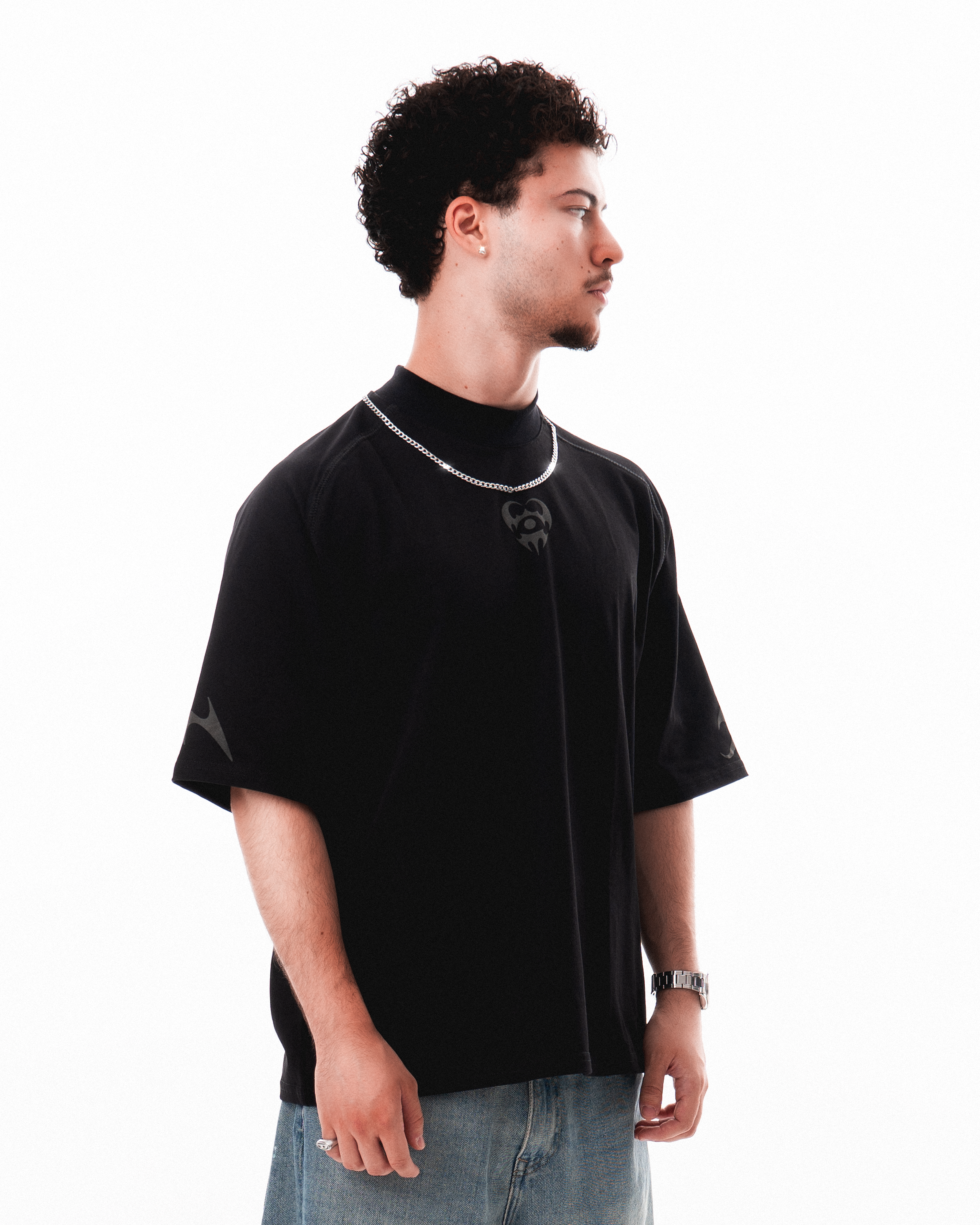 BLACK HEART TEE